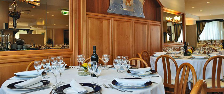 Hotel Pineta Palace - Dining Hotel Pineta Palace - Dining