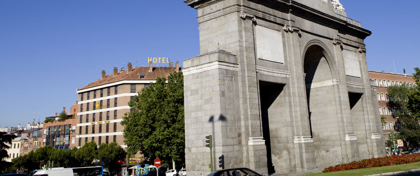 Hotel Puerta De Toledo - Exterior View