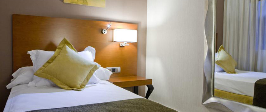 Hotel Puerta De Toledo - Single Bedroom