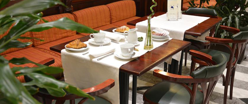 Hotel Regent - Breakfast Tables