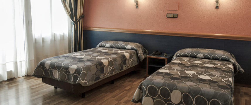 Hotel Ronda - Twin Bedroom