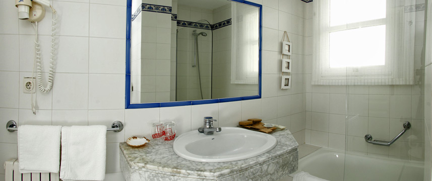 Hotel Rotilio - Bathroom