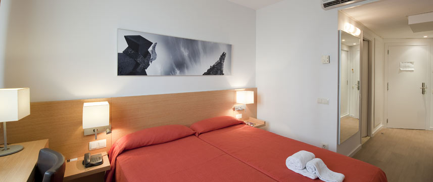 Hotel Sagrada Familia - Twin Room Hotel Sagrada Familia - Twin Room