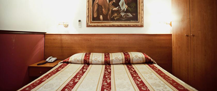 Hotel Saturnia - Double Bedroom