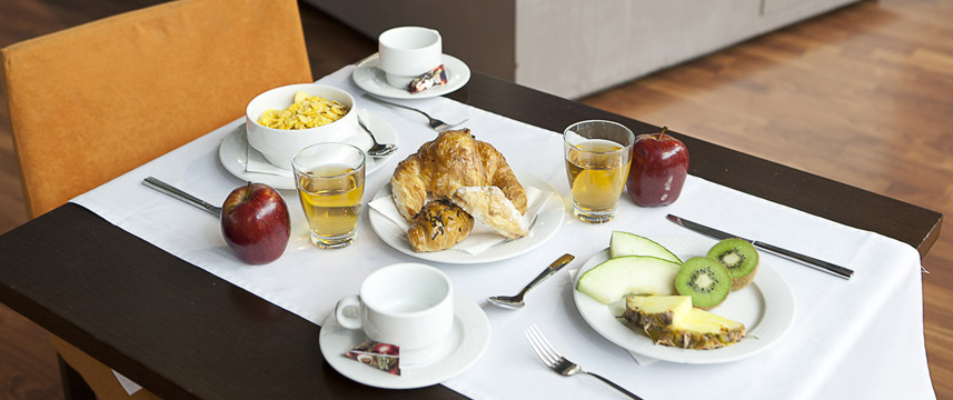 Hotel Solvasa Barcelona - Breakfast Table Hotel Solvasa Barcelona - Breakfast Table