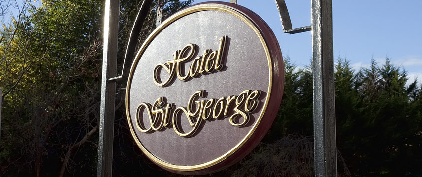 Hotel St George - Sign