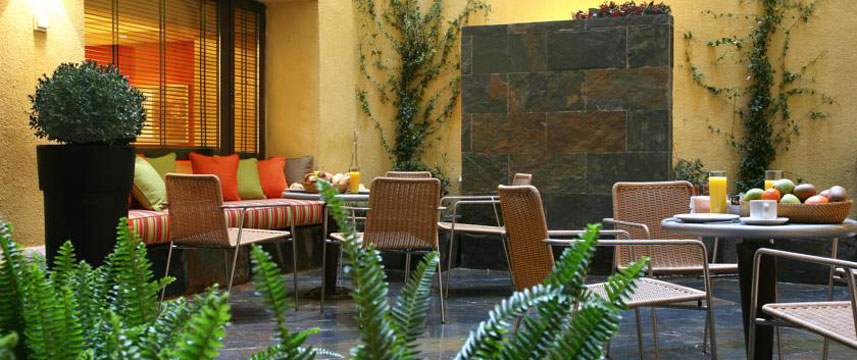 Hotel T3 Tirol - Courtyard Hotel T3 Tirol - Courtyard