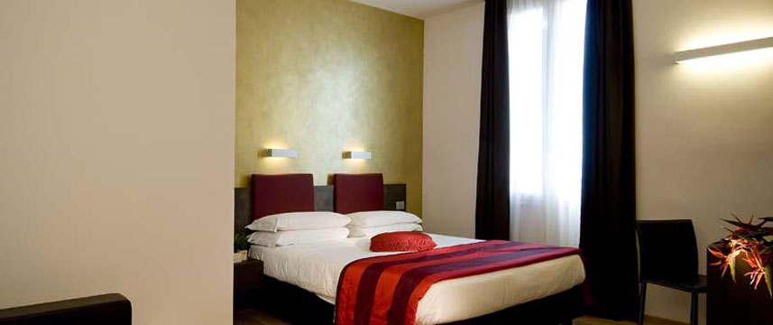 Hotel Trevi - Double Bedroom