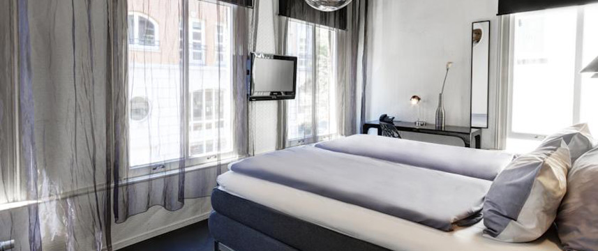 Hotel V Frederiksplein - Large Twin Bedroom