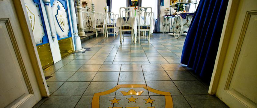 Hotel William - Restaurant Entrance Hotel William - Restaurant Entrance