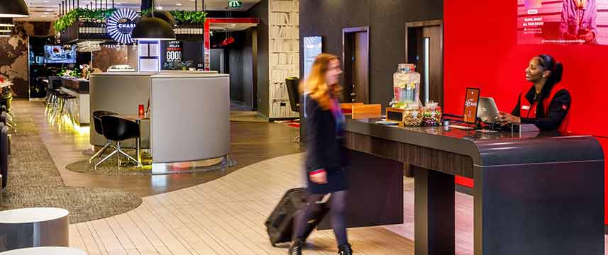 Ibis London Blackfriars Lobby Ibis London Blackfriars Lobby