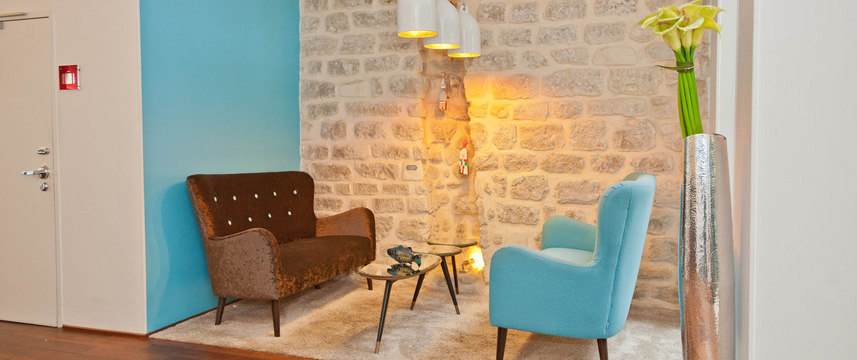 Joyce Hotel - Seating Joyce Hotel - Seating