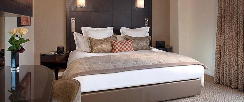 Jumeirah Carlton Tower - Bedroom