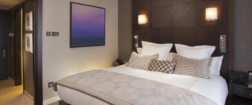 Jumeirah Carlton Tower - Double Bedroom