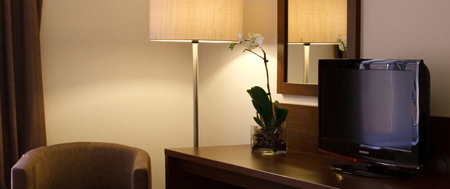 Jurys Inn Belfast - Bedroom TV Jurys Inn Belfast - Bedroom TV