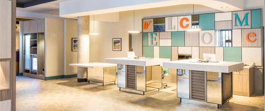 Jurys Inn Belfast - Reception Jurys Inn Belfast - Reception