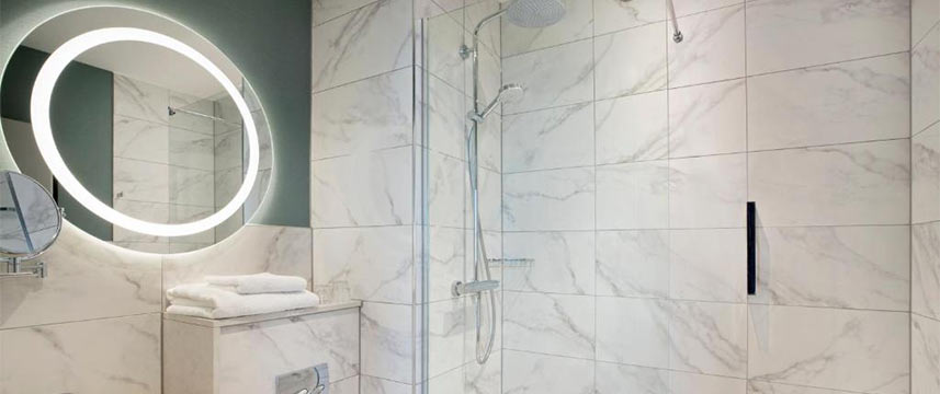 Jurys Inn Birmingham - Bathroom Jurys Inn Birmingham - Bathroom