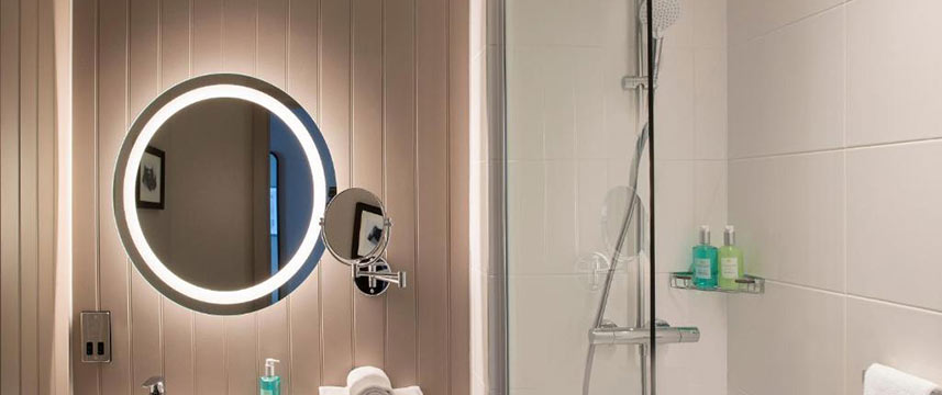 Jurys Inn Edinburgh - Bathroom Jurys Inn Edinburgh - Bathroom