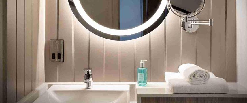 Jurys Inn Edinburgh - Bathroom Detail Jurys Inn Edinburgh - Bathroom Detail