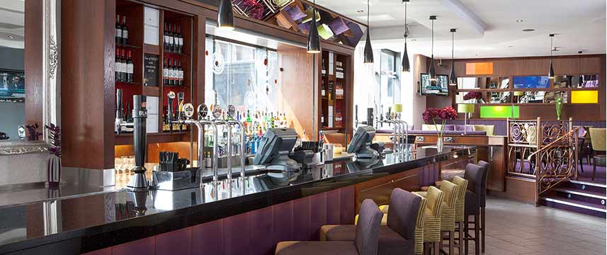 Jurys Inn Glasgow - Bar Jurys Inn Glasgow - Bar