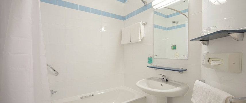 Jurys Inn Glasgow - Bathroom Jurys Inn Glasgow - Bathroom