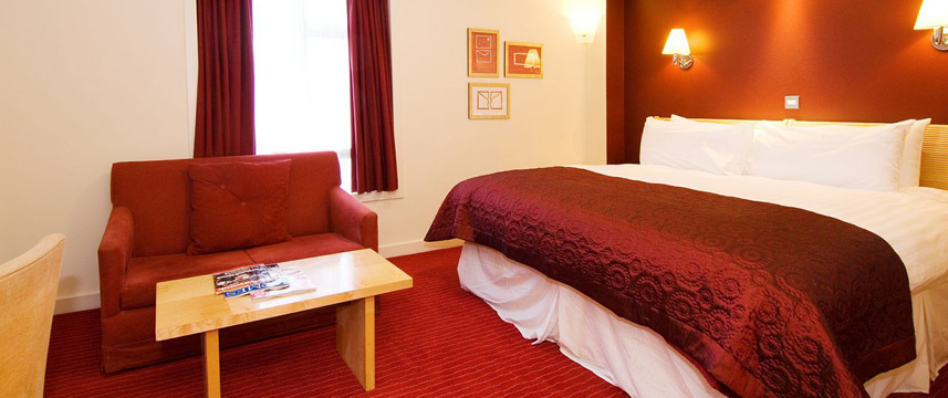 Kensington Close - Superior room lounge area Kensington Close - Superior room lounge area