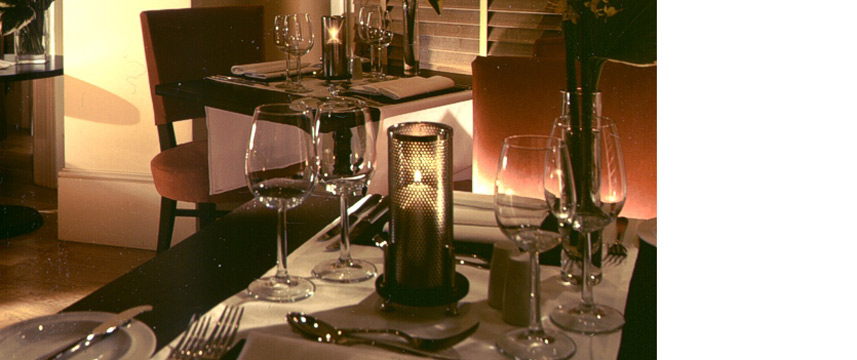 Kensington House - Table setting Kensington House - Table setting