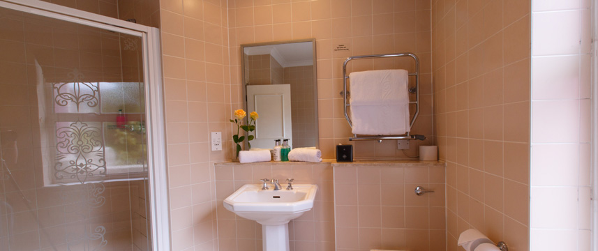 Kingston Lodge Hotel - Shower Kingston Lodge Hotel - Shower