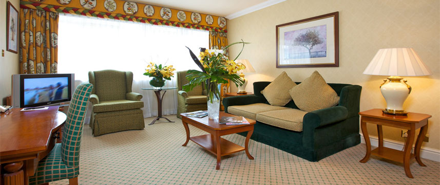 Kingsway Hall - Guest Room lounge area