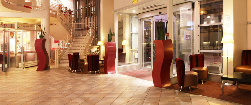 Kyriad Bercy Village Hotel - Entrance Lobby Kyriad Bercy Village Hotel - Entrance Lobby