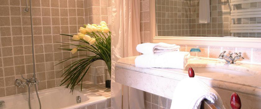 La Perouse Hotel - Bathroom