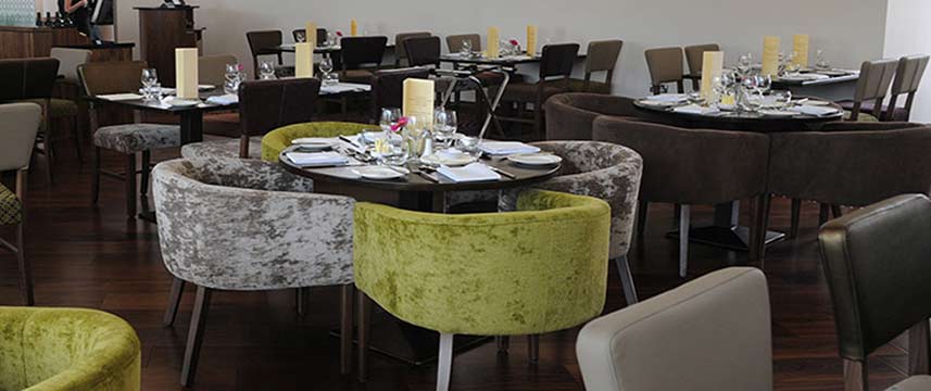 Leonardo Hotel Derby - Restaurant Tables