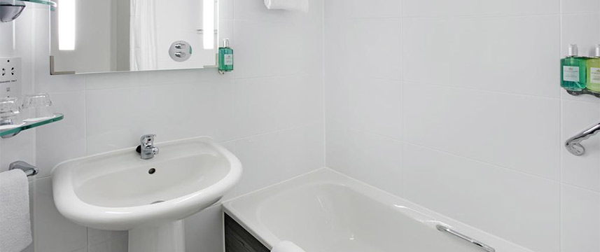Leonardo Hotel Newcastle - Bathroom