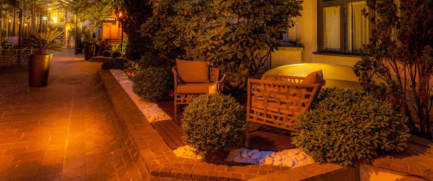 Les Jardins du Marais - Exterior Night Seating Les Jardins du Marais - Exterior Night Seating