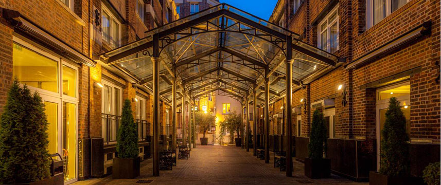 Les Jardins du Marais - Glass Courtyard Night Les Jardins du Marais - Glass Courtyard Night