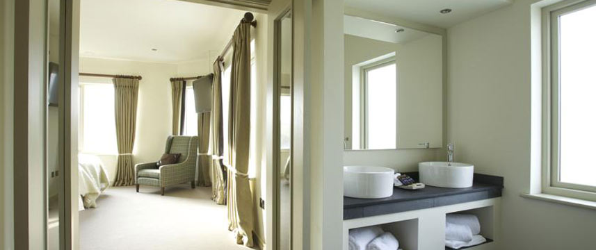 Lewinnick Lodge - Bathroom