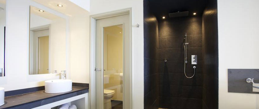 Lewinnick Lodge - Shower Room