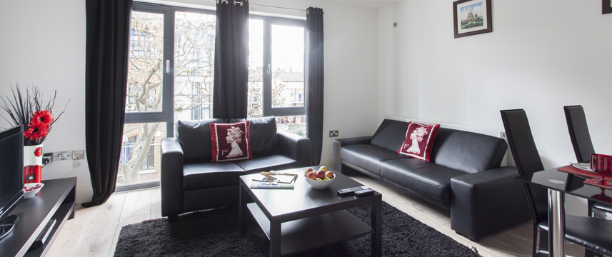 London Bridge Apartments - Apartment Living Room
