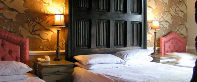 Lonsdale House - Family Guestroom