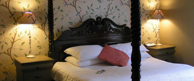 Lonsdale House - Four Poster Room