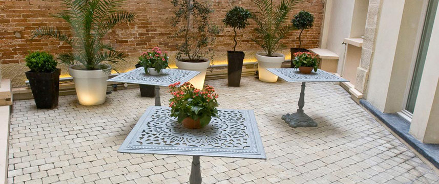 Lorette Opera - Courtyard Lorette Opera - Courtyard