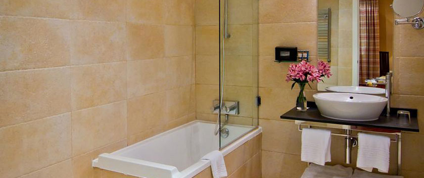 Lusso Infantas - Bath Room