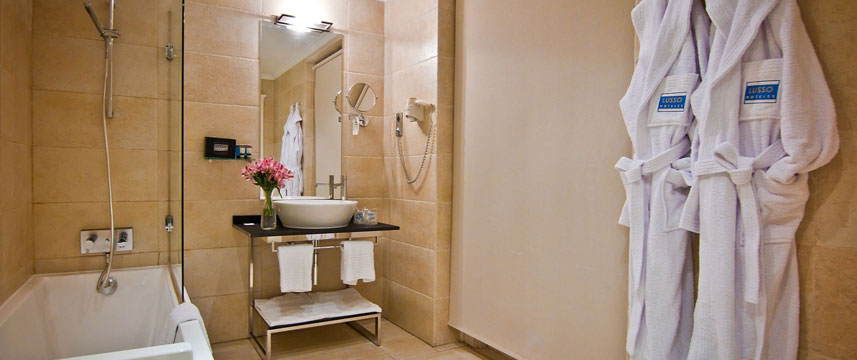 Lusso Infantas - Bathroom