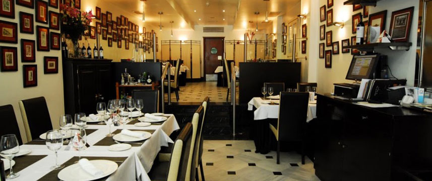 Lusso Infantas - Restaurant Area