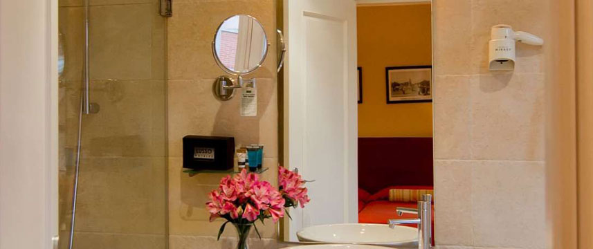 Lusso Infantas - Standard Bathroom