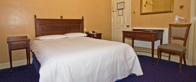Lynams Hotel - Double Bed