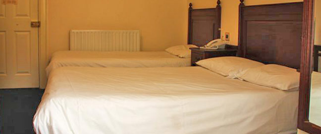 Lynams Hotel - Family Room Lynams Hotel - Family Room