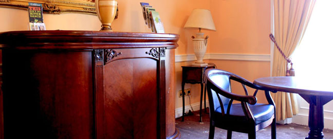 Lynams Hotel - Lounge Lynams Hotel - Lounge