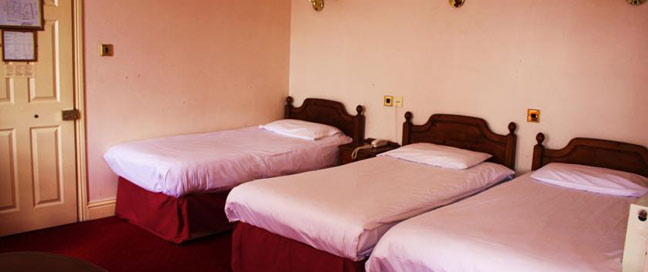 Lynams Hotel - Triple Room Lynams Hotel - Triple Room