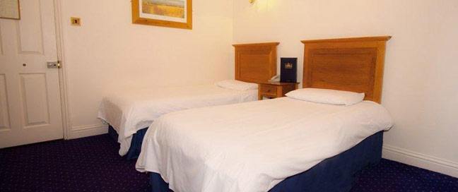 Lynams Hotel - Twin Beds